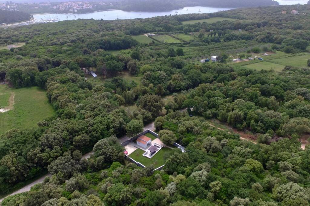 Apartment In Park Forest Soline Near The Sea Pjescana Uvala Eksteriør billede
