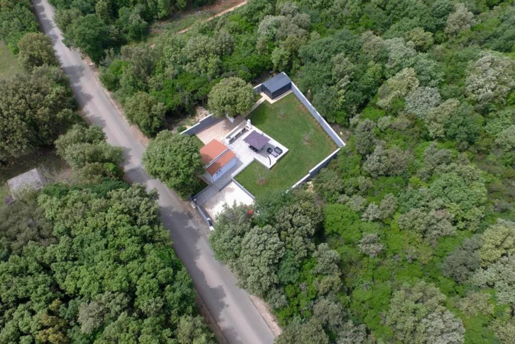 Apartment In Park Forest Soline Near The Sea Pjescana Uvala Eksteriør billede